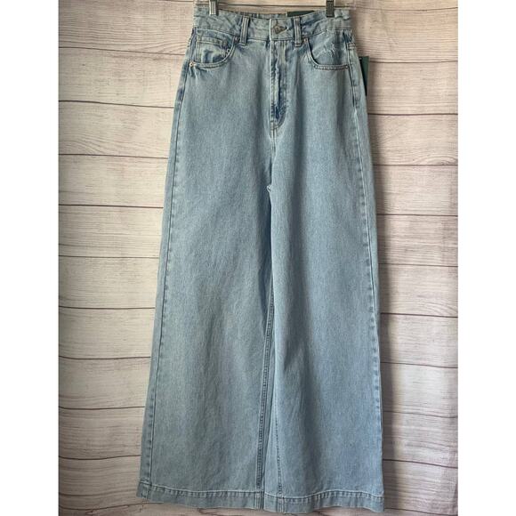 Wild Fable Light Wash Denim Jeans Wide Leg Super High-Rise 0/25 Waist 31" Inseam - Picture 1 of 16